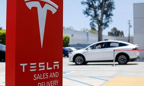 Nhà đầu tư kiếm được bao nhiêu tiền nếu đầu tư 10.000 USD vào cổ phiếu Tesla 10 năm trước?