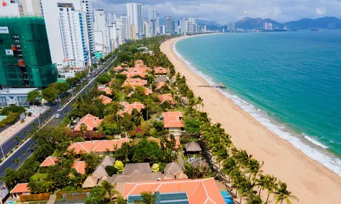 Vì sao chưa di dời khu du lịch chắn biển Nha Trang?