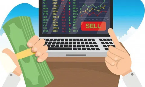 Loạt cổ đông lớn và lãnh đạo doanh nghiệp cùng hướng bán ra