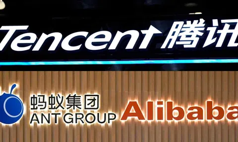 Cổ phiếu đồng loạt lao dốc, Alibaba và Tencent chứng kiến giá trị vốn hóa "bốc hơi" 1.000 tỷ USD trong 1 năm qua