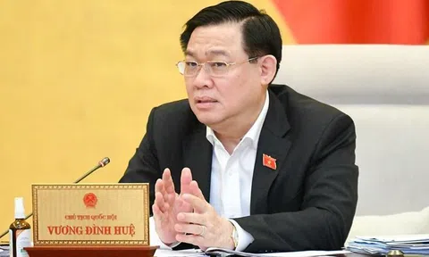 “Tôi ngày nào cũng xem chứng khoán, chứng khoán bây giờ quá bất thường”