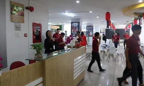 Lãnh đạo Alibaba "mất hút" khi khách hàng đến đòi tiền