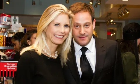 Bực vì nhân viên bán hàng không nhiệt tình, nữ thạc sĩ lập đế chế mua sắm 'triệu đô'