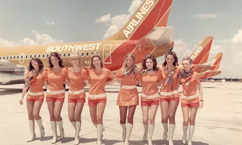 Câu chuyện về hãng hàng không cho nữ tiếp viên mặc đồ sexy trước Vietjet gần nửa thế kỷ