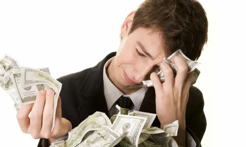 5 dấu hiệu cho thấy bạn đang "Điên đầu" vì tiền