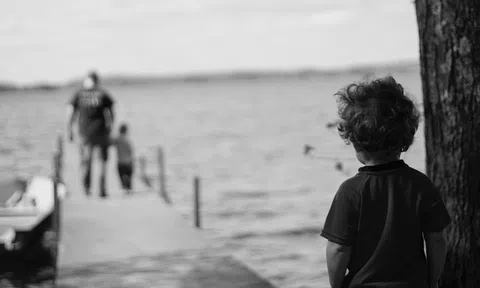 Trẻ sinh ra trong 3 kiểu gia đình này, đa phần đều sẽ rất nhu nhược và hèn nhát, làm cha mẹ nên vì con mà tránh