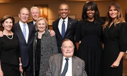 Ảnh bốn cựu Tổng thống Mỹ dự tang lễ bà Barbara Bush được chia sẻ chóng mặt trên mạng xã hội