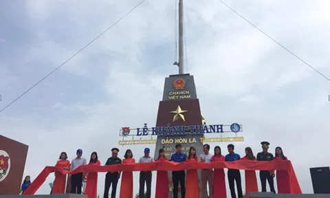 Khánh thành Cột cờ Tổ quốc trên đảo Hòn La do Phát Đạt tài trợ