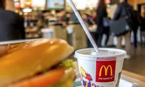 Starbucks và McDonald's bắt tay nhau vì rắc rối liên quan đến sản phẩm từ nhựa