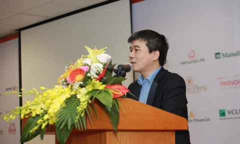 Nghề 'đứng trên vai' người khổng lồ