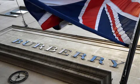 Burberry tiêu hủy hơn 32 triệu USD sản phẩm để bảo vệ thương hiệu