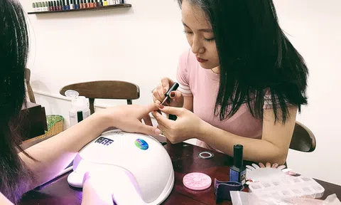 Thi đỗ nhưng không đi học đại học, 9x mở tiệm làm móng kiếm tiền ngang giám đốc