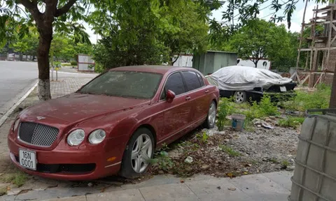 Xót xa nhìn siêu xe tiền tỷ Bentley bị "bỏ rơi" ở vỉa hè Hải Phòng