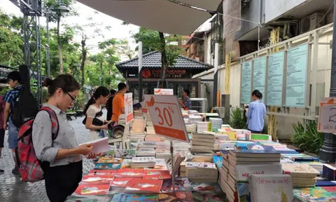 Báo Nhật: Trung bình một năm người Việt đọc chưa đến 1 cuốn sách, nhưng lại thích "chém gió" trên Facebook và dùng smartphone hơn