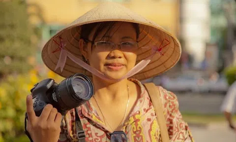 Cô hướng dẫn viên du lịch bỏ lương nghìn đô để khởi nghiệp với trái dừa cười