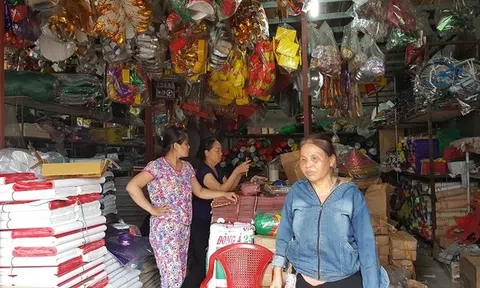 Nữ đại gia chi bộn tiền mua 'chân dài' đốt cho chồng ở cõi âm