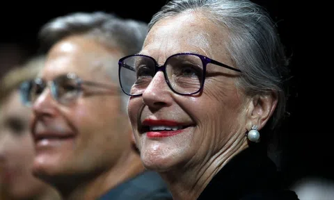 Gia tộc giàu nhất thế giới tiêu khối tài sản trăm tỷ USD như thế nào?