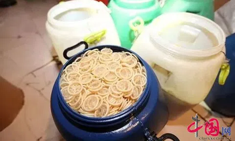 Phát hiện xưởng sản xuất bao cao su giả quy mô lớn