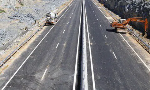 Cận cảnh cao tốc 34.500 tỉ đồng ô tô đi "lộc cộc, lộc cộc"