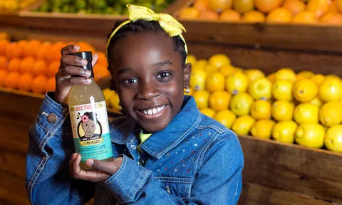 Cô bé 13 tuổi sở hữu thương hiệu nước chanh bán chạy nhất nước Mỹ, gọi được 60.000 USD tại Shark Tank