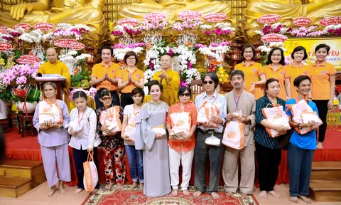 Tập đoàn TLM “trao tặng yêu thương” cho 800 người khiếm thị