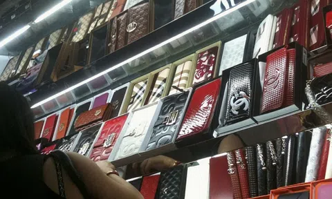 Hàng 'fake' lên ngôi trong chiến tranh thương mại Mỹ -Trung