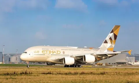 ‘Kỳ phùng địch thủ’ Emirates và Etihad có thể về chung một nhà