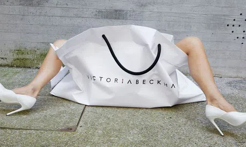 Victoria Beckham: Con đường từ Spice Girl trở thành biểu tượng thời trang của sự quý phái.