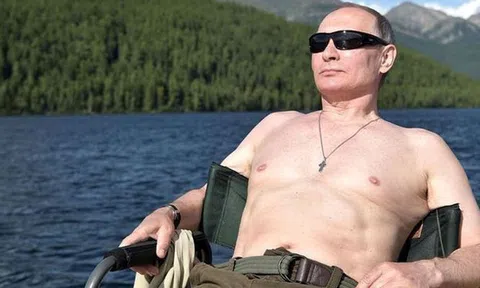 65 tuổi, Tổng thống Nga Putin vẫn bơi hàng km mỗi ngày