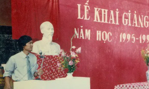 Chùm ảnh lễ khai giảng của thế hệ 7x, 8x: Còn ai nhớ về 1 thời quần vải xanh, áo trắng, khăn quàng đỏ, mũ ca lô?