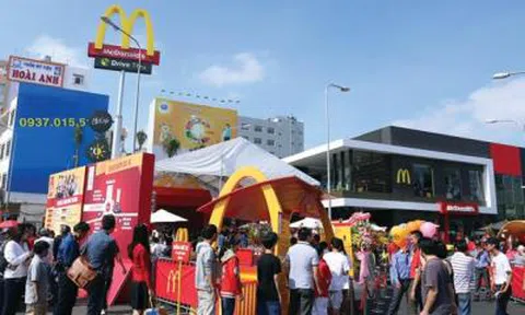 Starbucks, McDonald’s vào Việt Nam: Chỉ như… bão qua làng