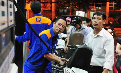 Vì sao giá xăng Việt Nam lại thấp hơn Lào, Campuchia?