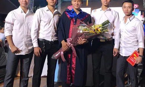 Thủ khoa nuôi chó cảnh, bán trà sữa, thu trăm triệu mỗi tháng