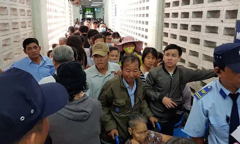 Tại sao không xây bệnh viện, trường học mà làm nhà hát 1.500 tỉ đồng?