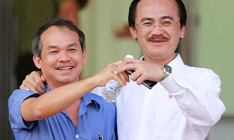 Vì sao hai ông bầu lừng lẫy của bóng đá Việt Nam liên tục bán công ty con?
