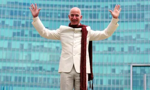 Bill Gates mất ngôi giàu nhất Mỹ sau 24 năm