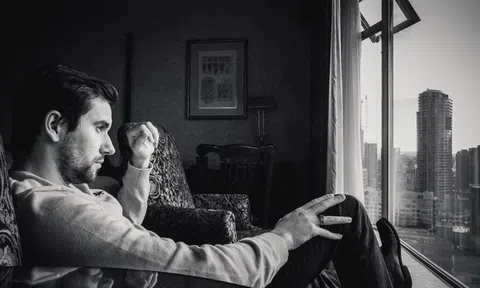 Nỗi buồn của sự trưởng thành: Làm việc vì tiền hơn vì đam mê, làm người lớn thì phải chịu cô đơn, biết trân trọng bản thân thì mới sống tốt!