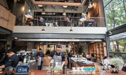 Từ việc The Coffee House nhận vài nghìn đơn hàng online mỗi ngày đến cuộc chiến "đẫm máu" trên thị trường giao đồ ăn của GrabFood, Now và Lala