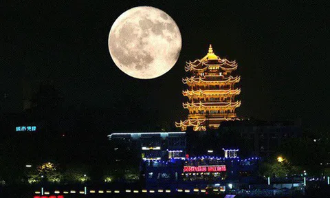 Trung Quốc sắp sửa lắp luôn “mặt trăng nhân tạo” trên trời để không phải bật nhiều đèn đường, đỡ tốn điện