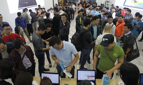 Đơn hàng Bphone 3 quá nhiều, khách "săn" bản Bphone 3 Pro