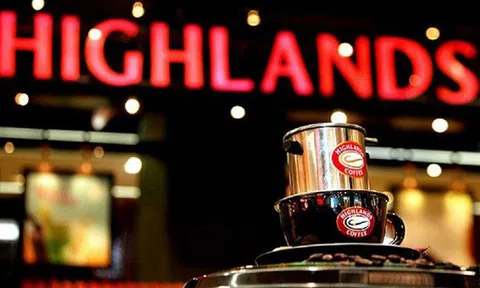 "Bình dân hóa" - Chiến lược giúp Highlands trở thành chuỗi cà phê "bá chủ" ở Việt Nam, khiến Starbucks và Trung Nguyên cũng phải "hít khói"