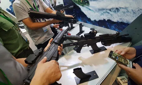 Sờ tận tay súng trường tấn công hiện đại nhất Việt Nam