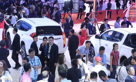 Xe cũ cuối năm hạ giá trăm triệu; Dân Việt vẫn "dài cổ" chờ xe giá rẻ