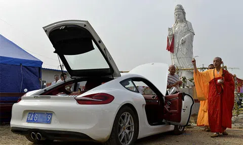 Cò đất lừa nhà chùa hơn 2 tỷ, sắm xe sang chứng tỏ đẳng cấp