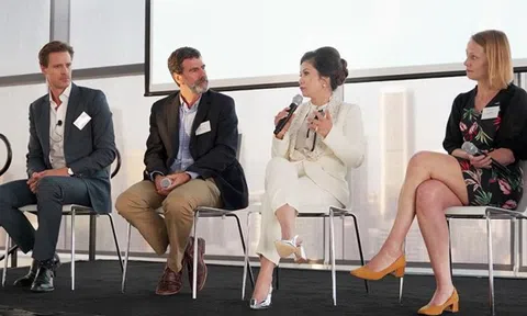 Bà Diệp Thảo với cà phê Việt tại diễn đàn CEO toàn cầu