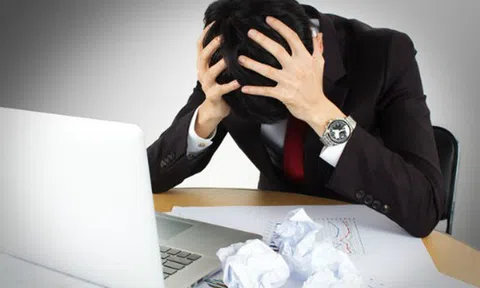 21 tuổi khởi nghiệp in áo thun, từng có doanh thu 1 tỷ đồng/tháng, nhưng startup này đã sạt nghiệp vì tham khách hàng, vay nặng lãi để trả lương công nhân
