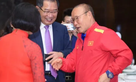 [Ảnh] Cuộc hội ngộ của 2 người Hàn Quốc yêu Việt Nam