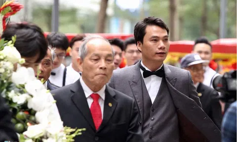 Chân dung chồng đại gia U40 của Á hậu Thanh Tú