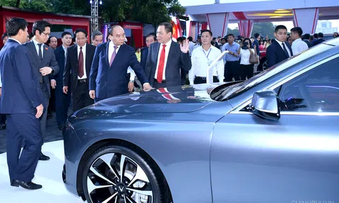 CEO Vingroup phát biểu trước Thủ tướng: "VinFast sẽ đóng góp cho nền kinh tế sản phẩm xứng đáng là "niềm tự hào Việt Nam" trong hành trình vươn tầm quốc tế!"