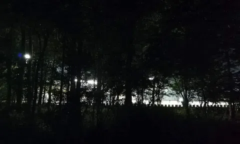 Bán kết Philippines - Việt Nam: Đường vào sân nhà của ĐTQG Philippines u ám như đi... thám hiểm rừng rậm